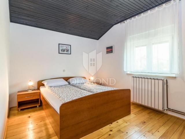 Poreč, Apartmenthaus mit Swimmingpool und großem Garten!