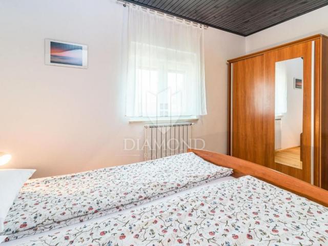 Poreč, Apartmenthaus mit Swimmingpool und großem Garten!