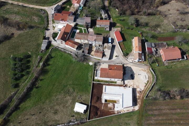 Istra, Žminj - kvalitetna nova prizemna kuća na mirnoj lokaciji s bazenom 42 m2, NKP 145 m2