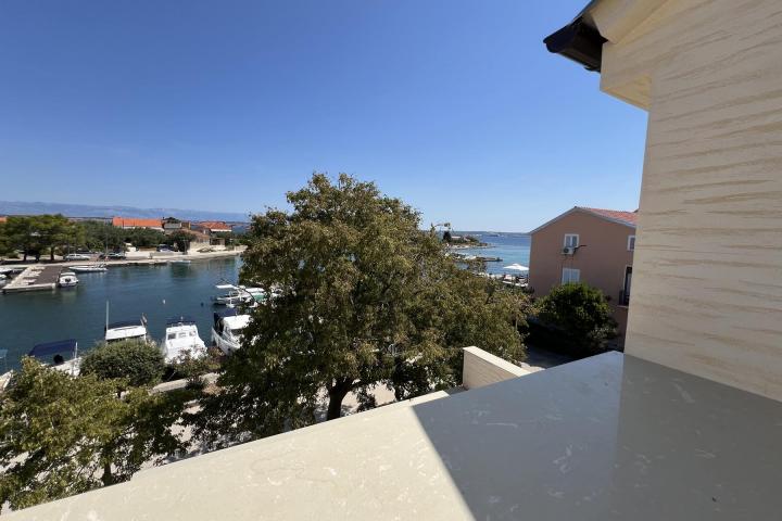 Zadar, otok Ugljan novogradnja penthouse 102 m2 prvi red do mora