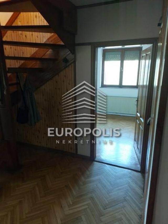 Duplex sa parkingom kod Pinka, Dedinje ID#5383