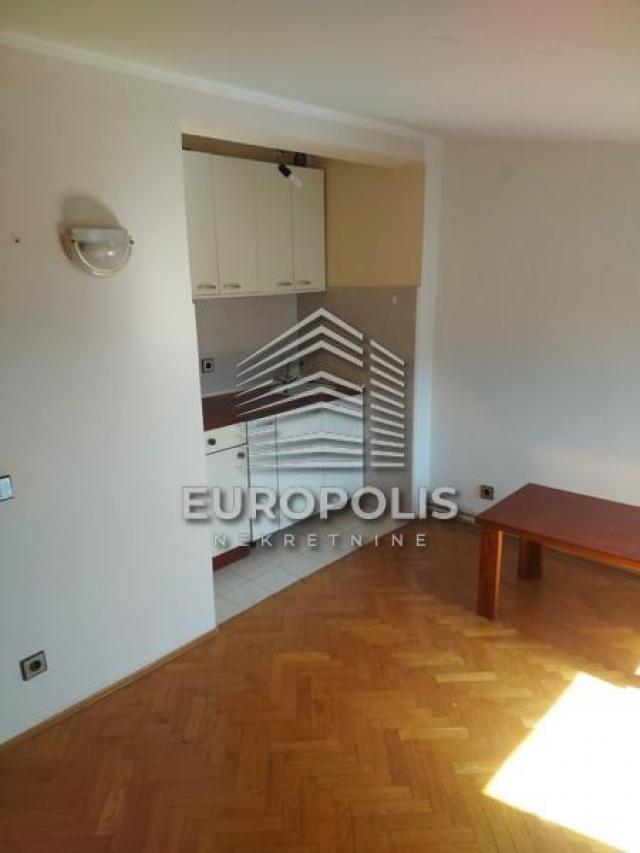 Duplex sa parkingom kod Pinka, Dedinje ID#5383