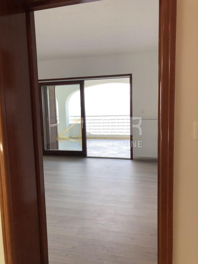 Opatija, 170. 45m2, 2s+db, 3 terase, balkon, pogled, parking