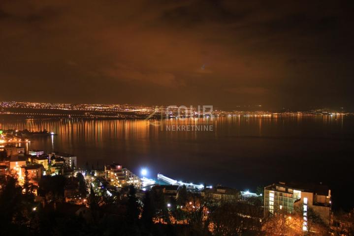 Opatija, dvoetažni stan s parkingom, 200m od mora