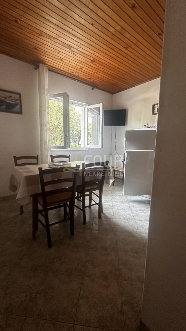 Otok Rab, Supetarska Draga, kuća s 5 apartmana, 1. red do mora