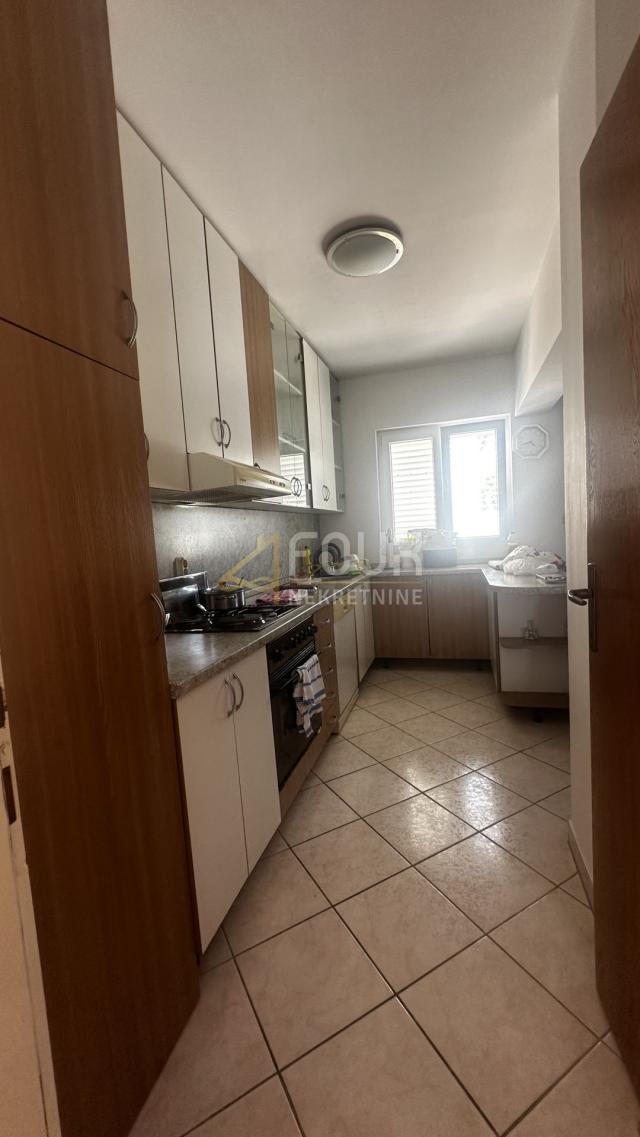 Otok Rab, Supetarska Draga, kuća s 5 apartmana, 1. red do mora