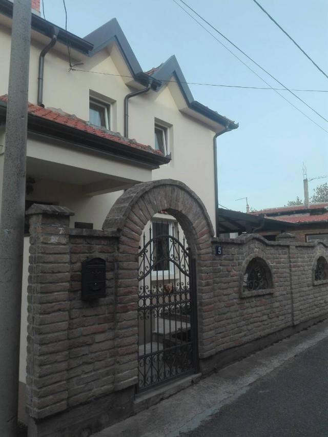 NOVI BEOGRAD LEDINE 260m2 , 5A 2T , 300000e