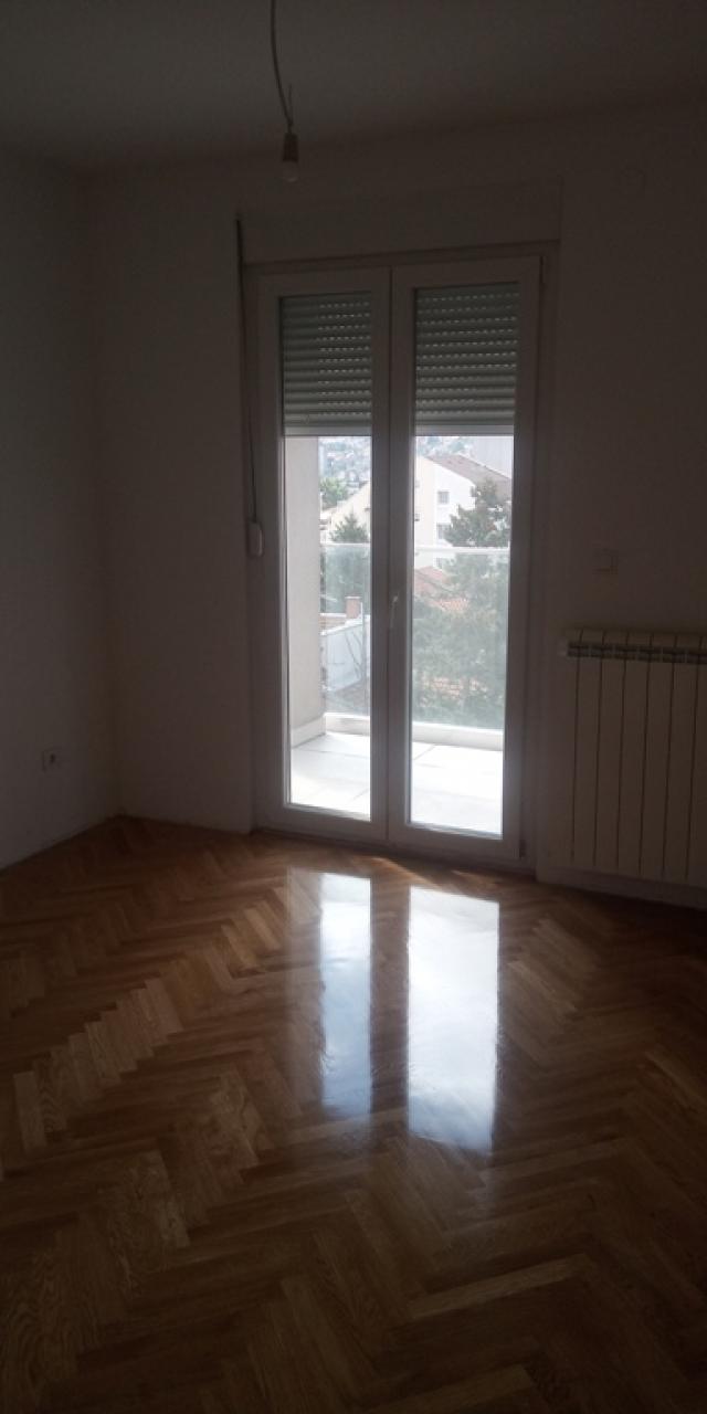 VOZDOVAC LEKINO BRDO 75m2 , T , 205000e