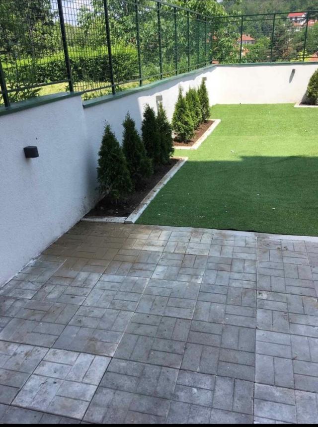 KANAREVO BRDO 129M2 + 200M2 DVORISTE