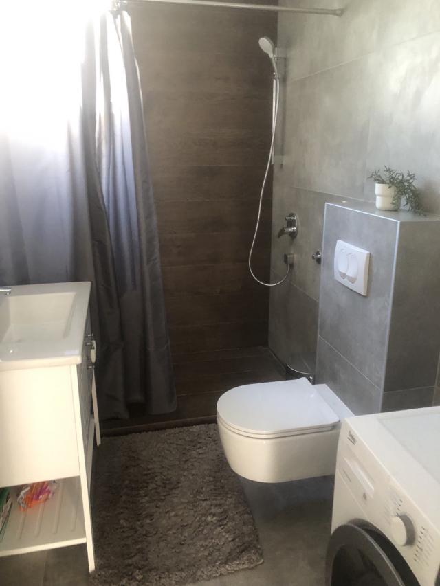 ZEMUN BATAJNICA 85m2 , T , 154000e