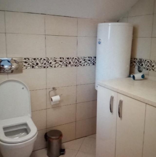 KUCA/VILA + 5, 6 ARI PLAC, KREMNA