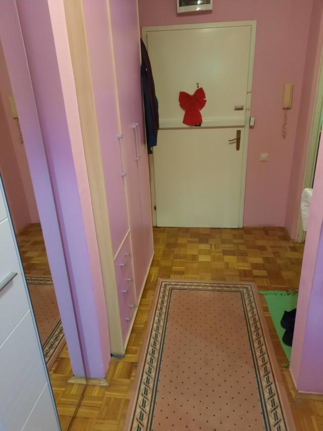 NOVI BEOGRAD BEZANIJSKA KOSA 68m2 , T , 159800e