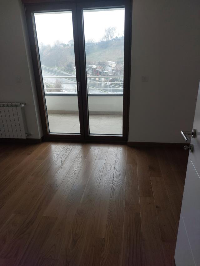 NOVI BEOGRAD BLOK 65 86m2 , 2L , 280000e