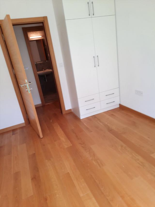 ZEMUN ZEMUNSKE KAPIJE 75m2 , T , 248000e