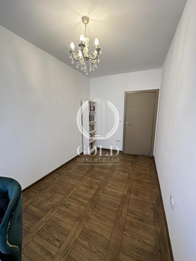 PRODAJA Stan 2. 5: NOVI SAD- Grbavica, Krilova, 56. 00m2, 154500 eur ID#6802