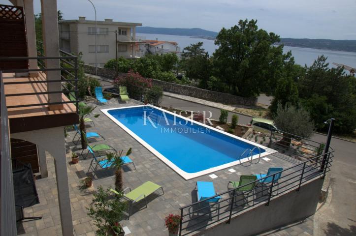 Crikvenica - kuća sa osam apartmana i bazenom