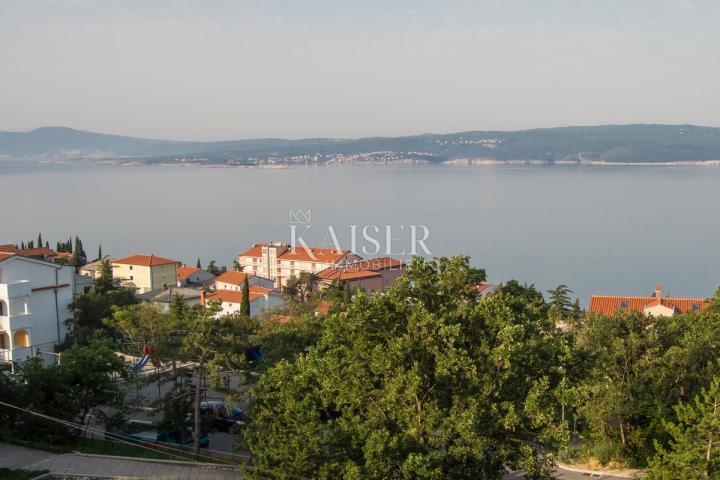 Crikvenica - kuća sa osam apartmana i bazenom