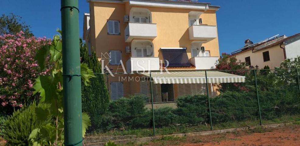 Otok Krk, Malinska - kuća sa 14 apartmana