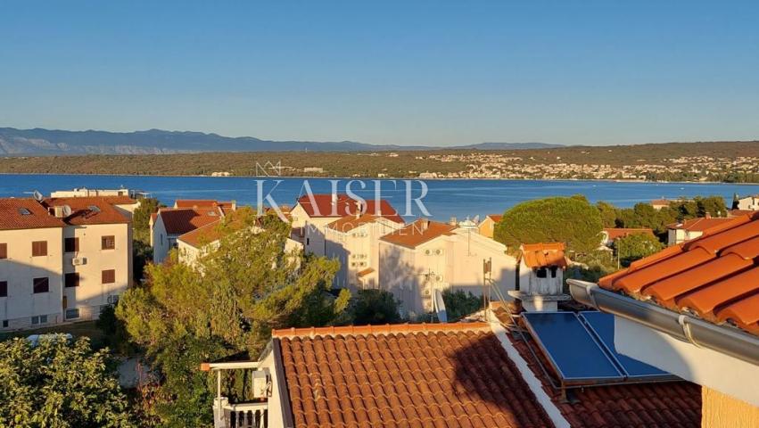 Otok Krk, Malinska - kuća sa 14 apartmana