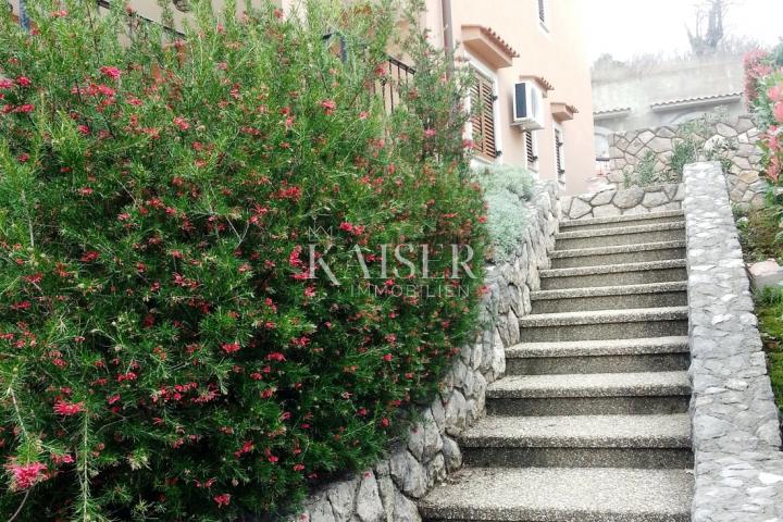 Insel Krk, Njivice - Mehrfamilienhaus mit Meerblick