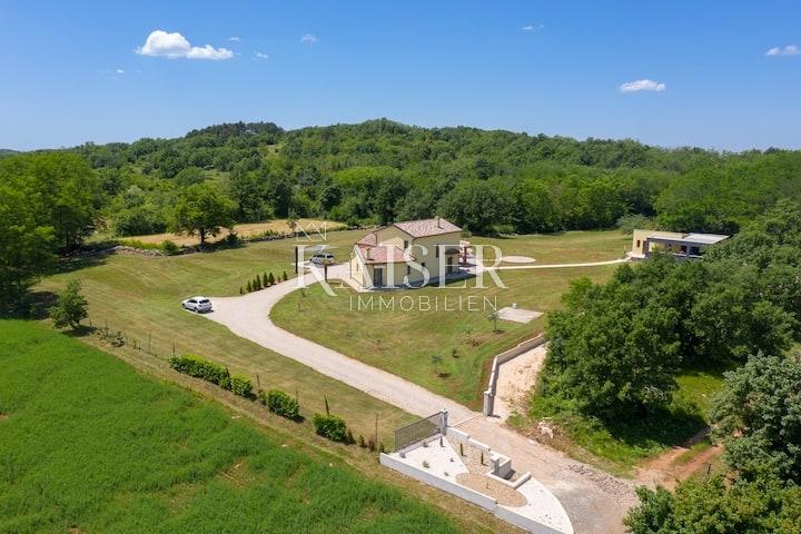 House Trviž, Pazin - Okolica, 300m2