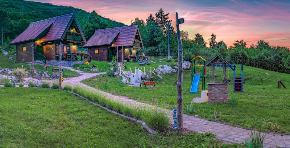 Korenica - turistički kompleks u blizini NP Plitvice