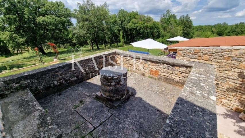 Istria - Lovreč, autochthonous Istrian villa with estate