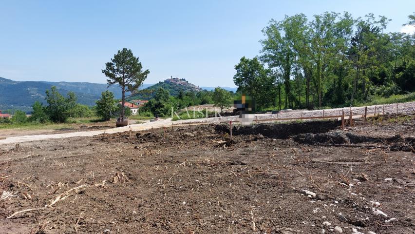 Istrien, Motovun – attraktives Land, Blick auf Motovun