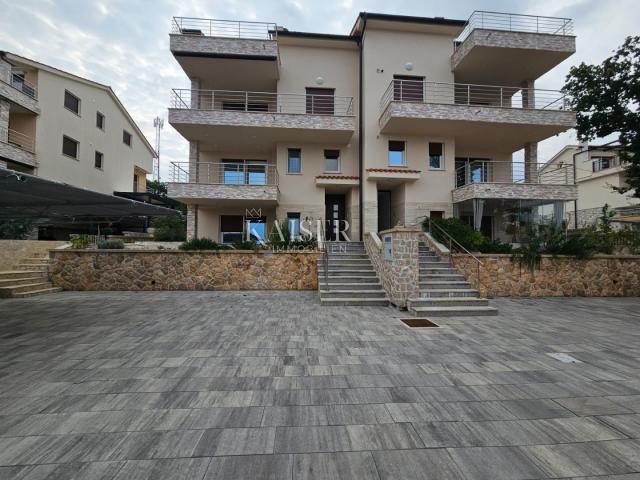 Otok Krk, Njivice - apartman 74m2 u novogradnji 