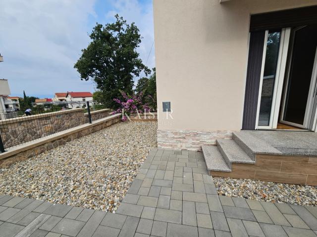 Otok Krk, Njivice - apartman 74m2 u novogradnji 