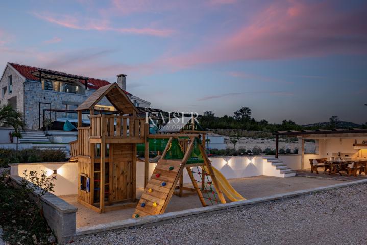 Zadar, Maslenica - Moderna luksuzna vila sa pogledom na more