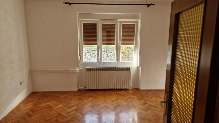 Rijeka - Vežica apartment with garage and yard