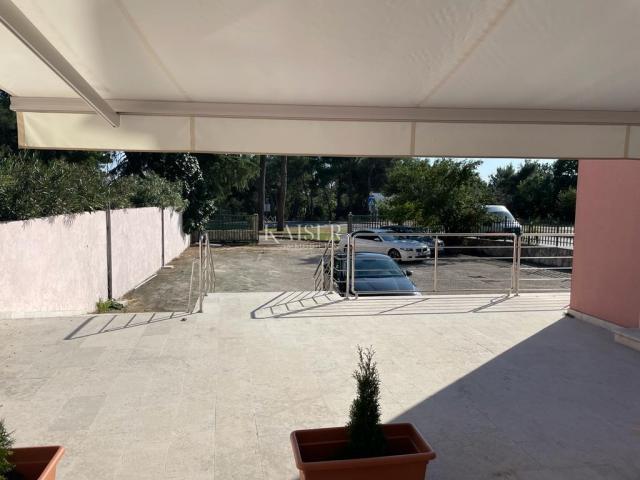 Istra, Novigrad - Stan 35 m2+loggia 5 m2 i Poslovni prostor 95 m2