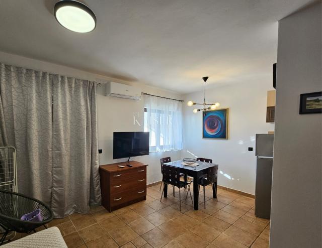 Otok Krk, Omišalj - apartmanska kuća, 100m od mora