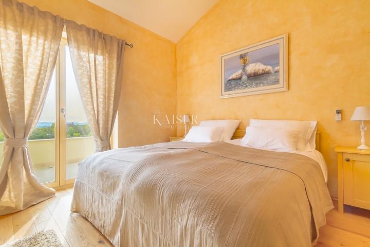 Otok Krk, Dobrinj, okolica - luksuzna villa 211m2, 5*