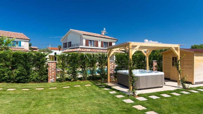 Otok Krk, Dobrinj, okolica - luksuzna villa 211m2, 5*