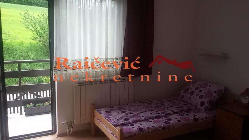 VOZDOVAC JAJINCI 890m2 , 8T , 850000e