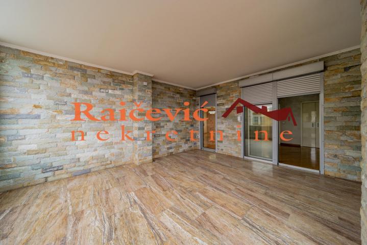 VOZDOVAC TROSARINA 149m2 , 2T , 387400e