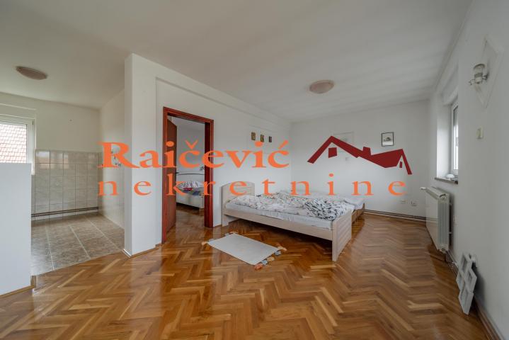 OBRENOVAC MALA MOSTANICA 222m2 , T , 175000e