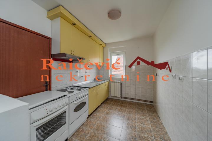 OBRENOVAC MALA MOSTANICA 222m2 , T , 175000e