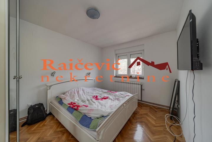 OBRENOVAC MALA MOSTANICA 222m2 , T , 175000e