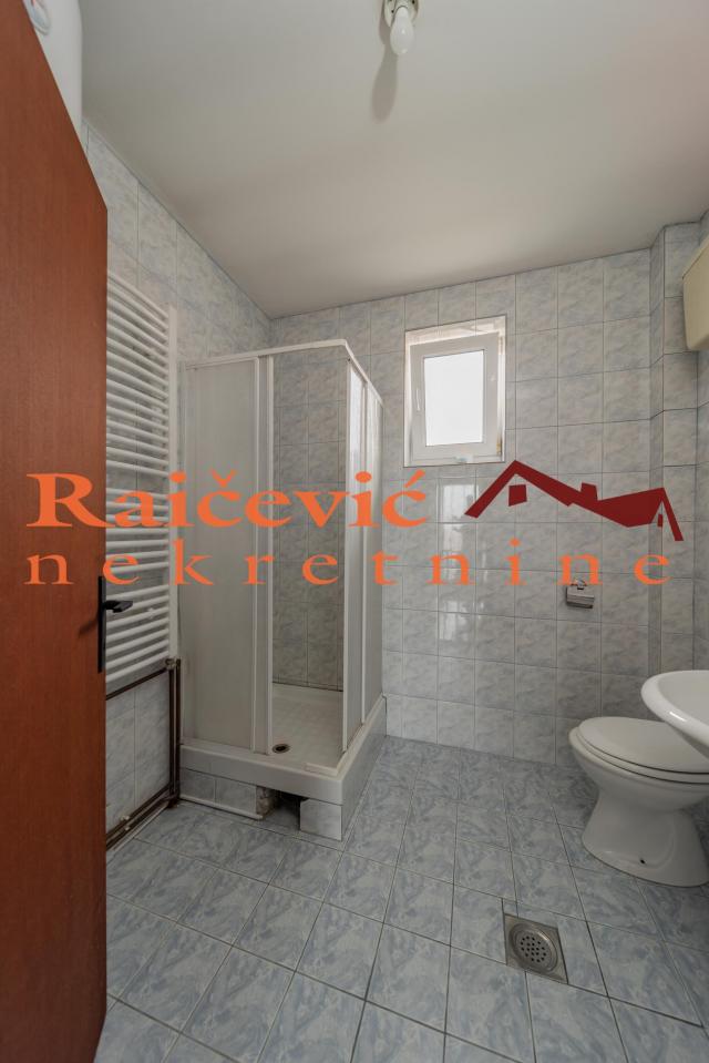 OBRENOVAC MALA MOSTANICA 222m2 , T , 175000e