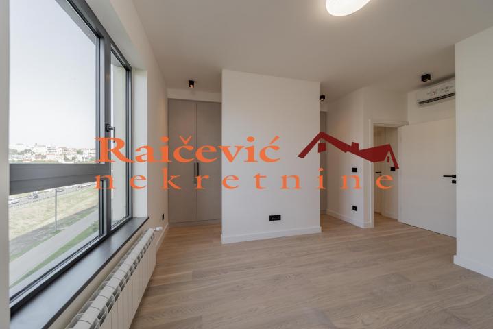 SAVSKI VENAC BEOGRAD NA VODI 87m2 , T , 480000e