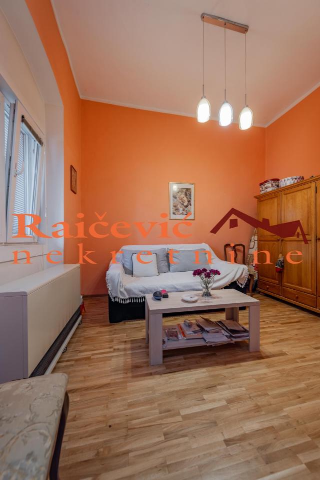 ZEMUN DONJI GRAD 52m2 , 175000e