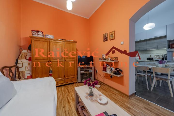 ZEMUN DONJI GRAD 52m2 , 175000e