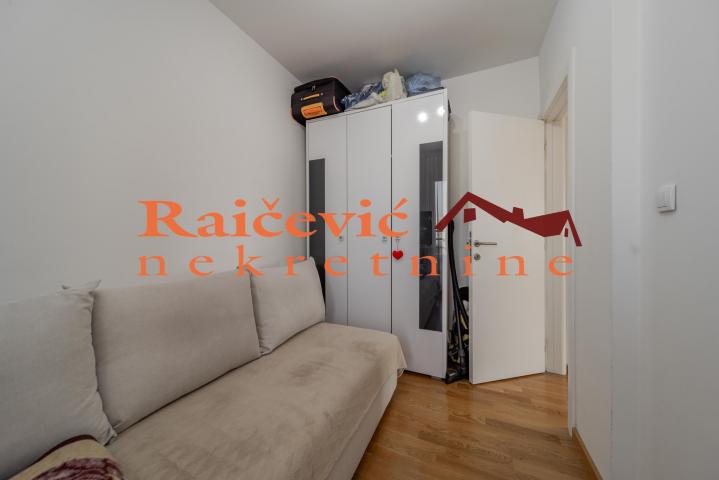 VRACAR CRVENI KRST 61m2 , T , 195000e