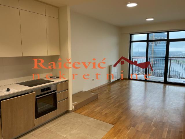 SAVSKI VENAC BEOGRAD NA VODI 83m2 , T , 375000e