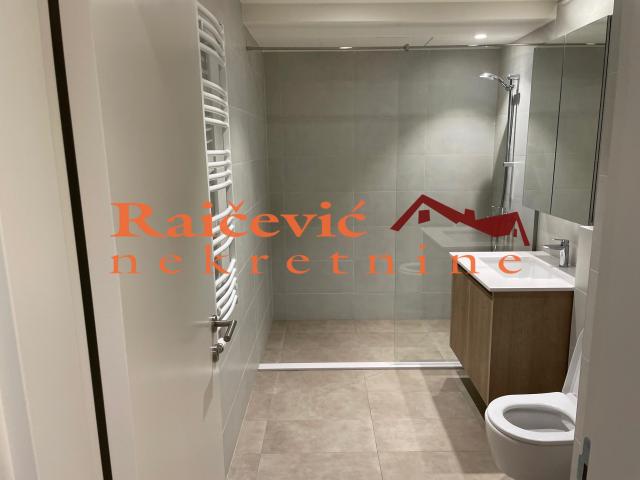 SAVSKI VENAC BEOGRAD NA VODI 83m2 , T , 375000e