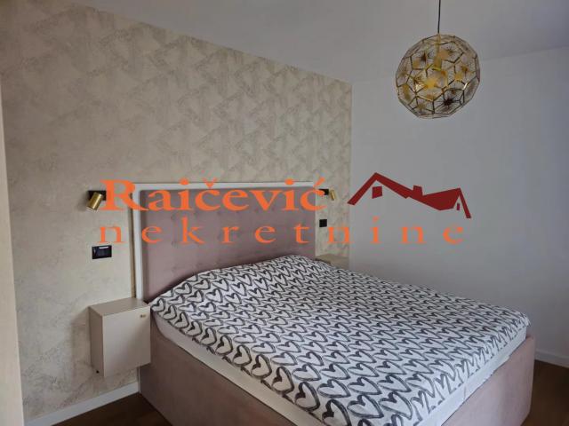 VOZDOVAC DUSANOVAC 72m2 , T , 267000e