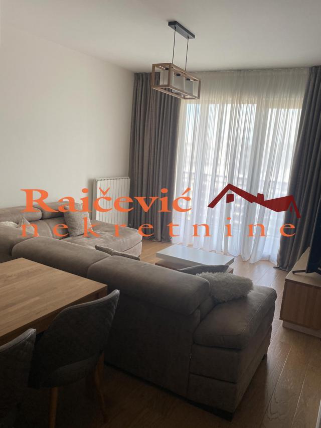 SAVSKI VENAC BEOGRAD NA VODI 54m2 , T , 348000e